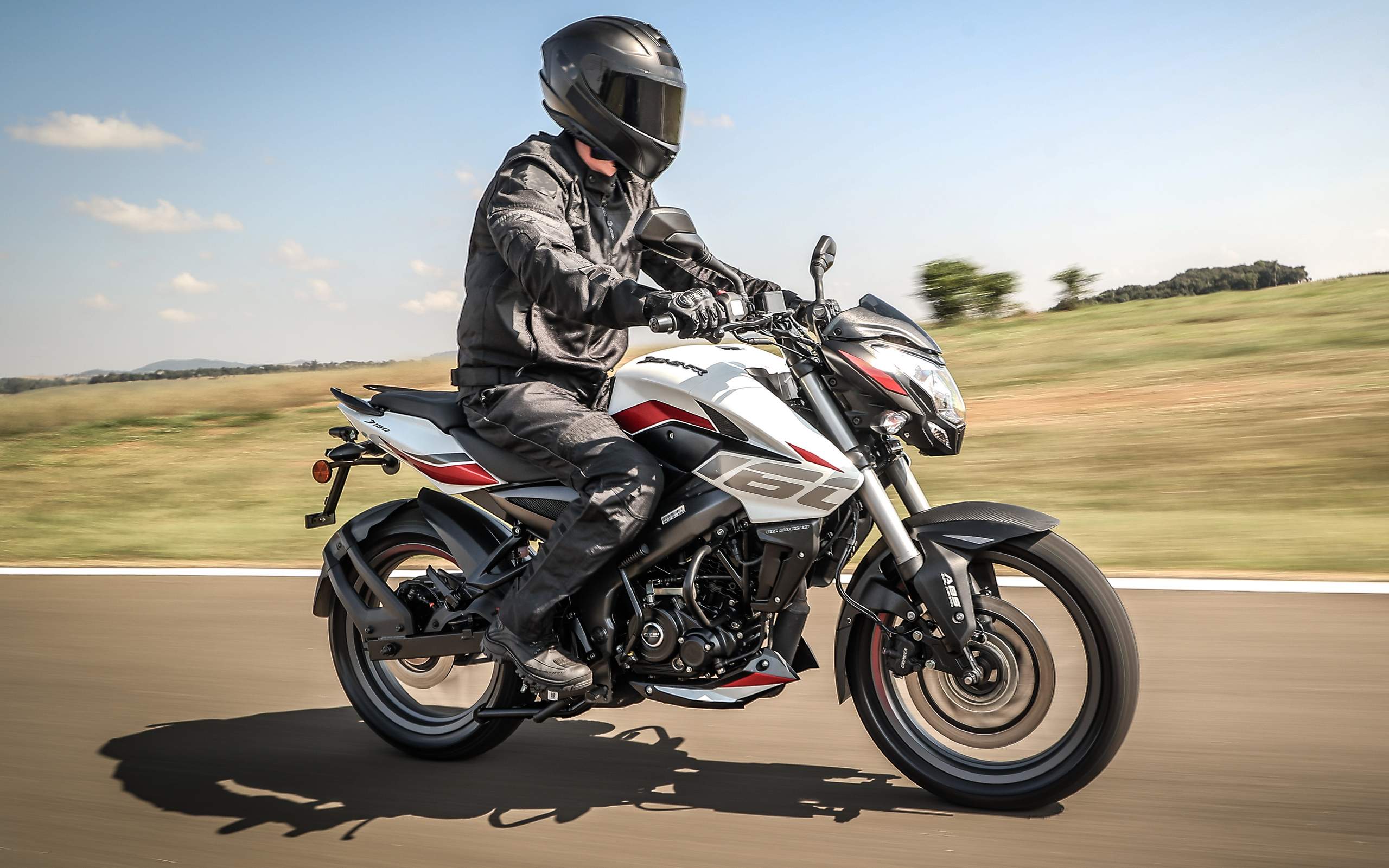 Bajaj Dominar 160 2025