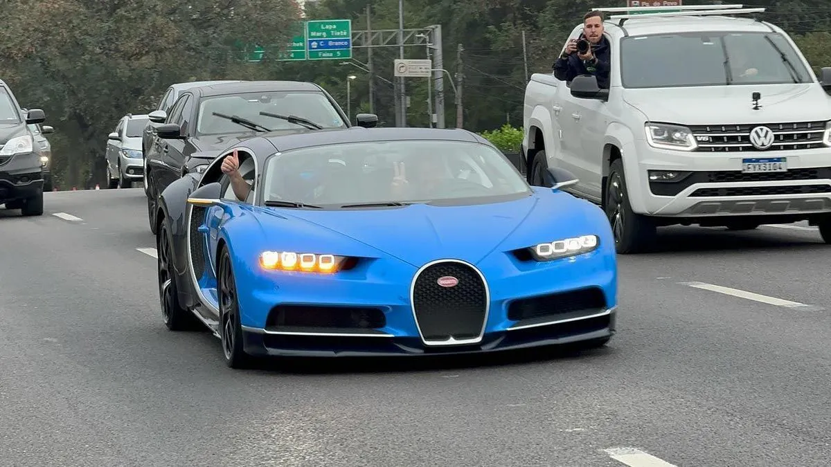 Bugatti Chiron circulando em São Paulo