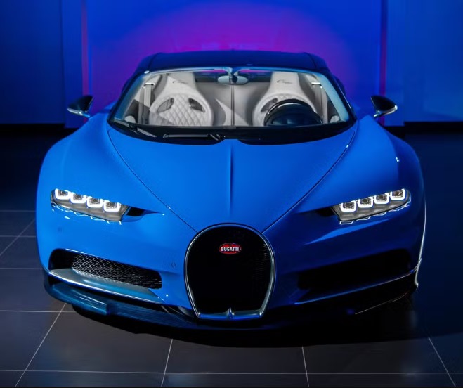 Grade frontal Bugatti Chiron azul