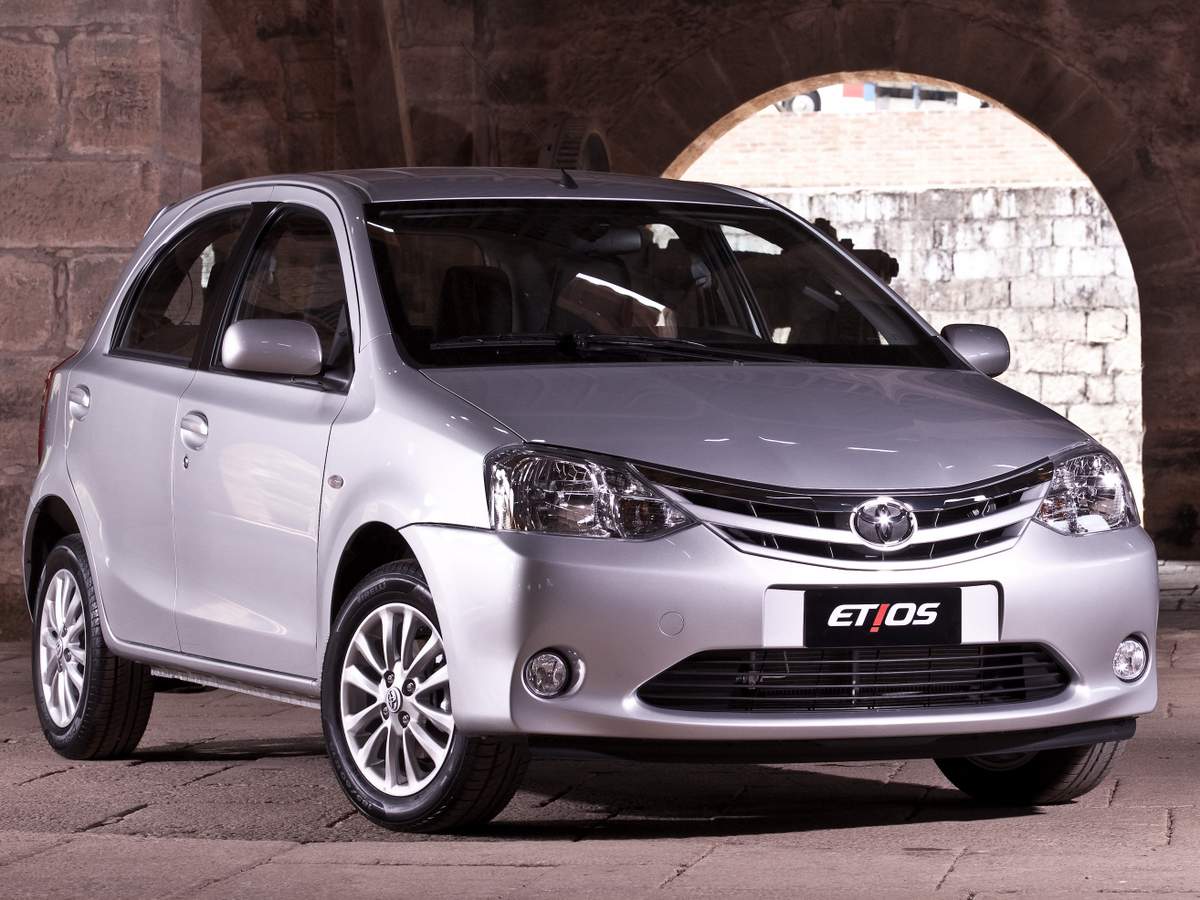 Toyota Etios XLS prata