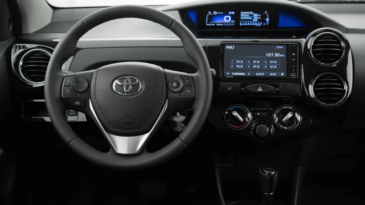 Volante e painel Toyota Etios 2021