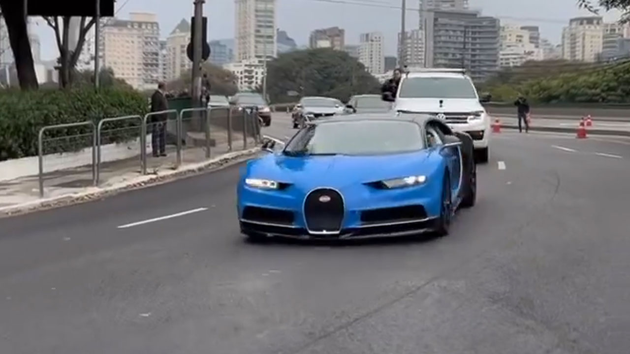 Bugatti Chiron circulando em São Paulo