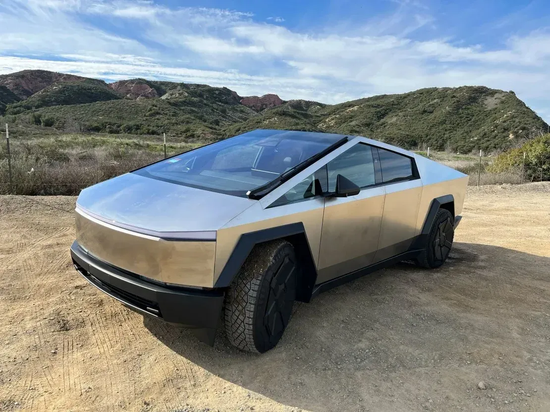 Visão lateral Tesla Cybertruck