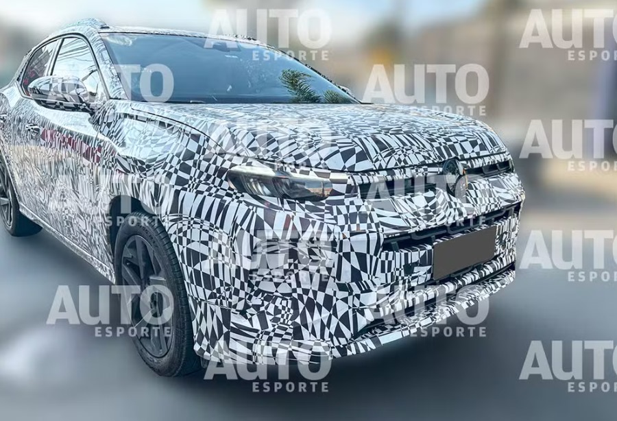 Flagra da traseira do novo VW Gol SUV feito pela equipe do Autoesporte