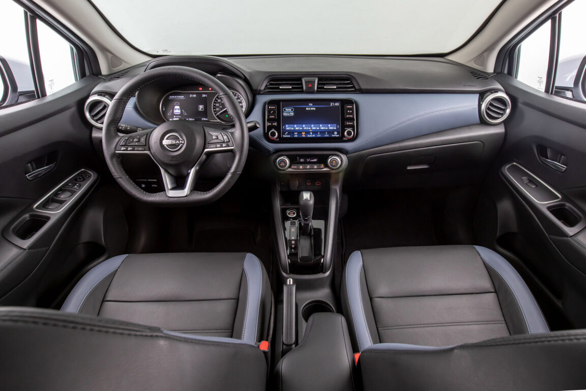 Interior Nissan Versa 1.6 SR CVT