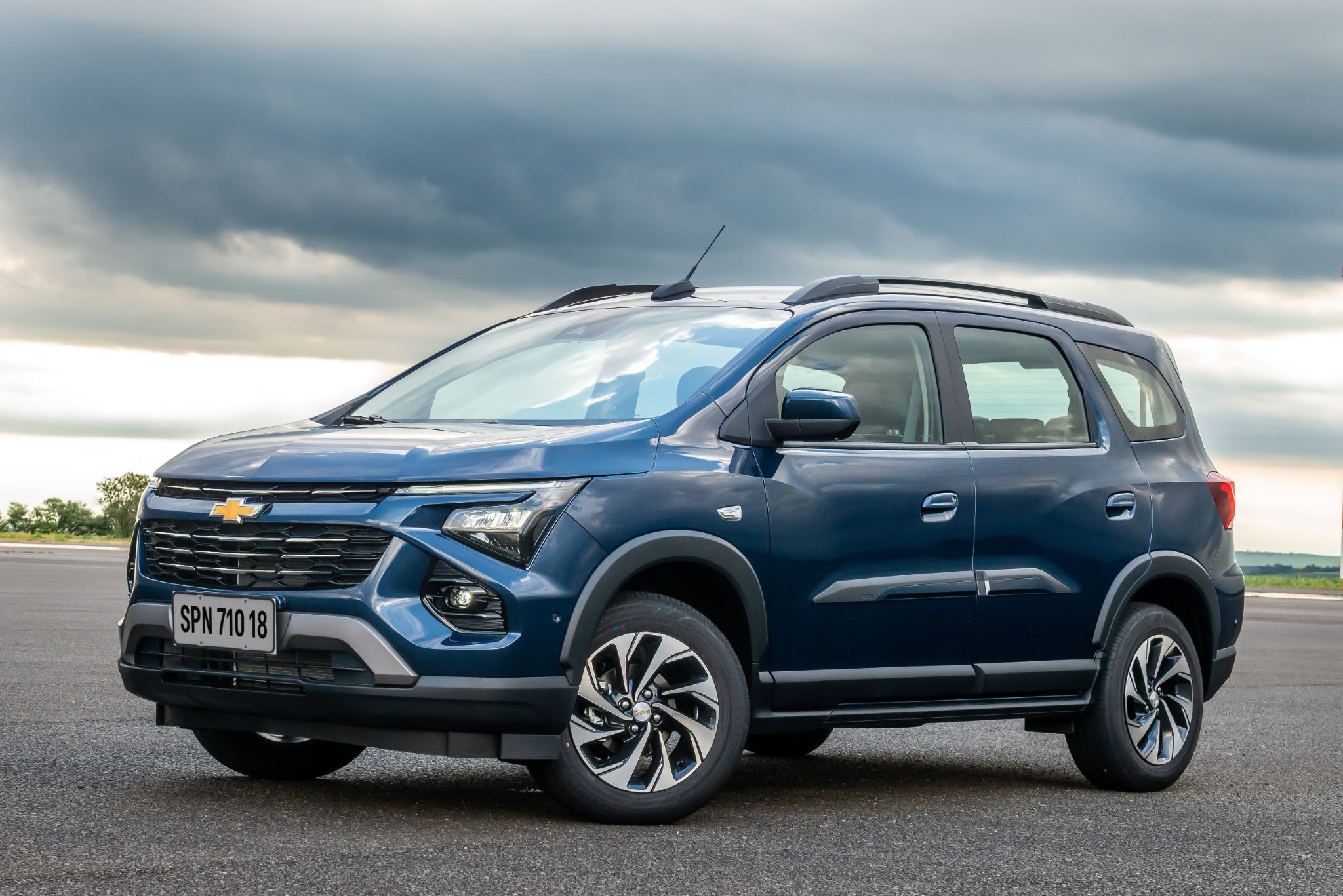 Lateral direita Chevrolet Spin Premier 2025 azul