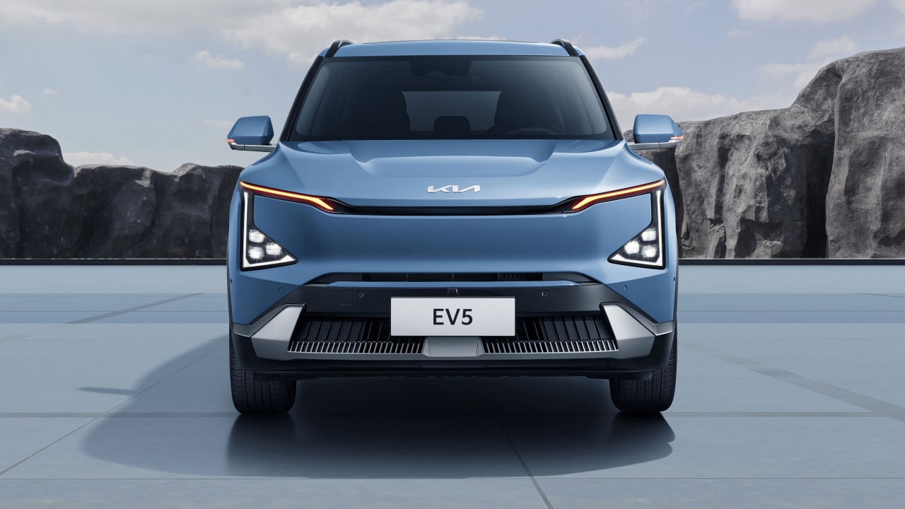 Grade frontal do Kia EV5 azul