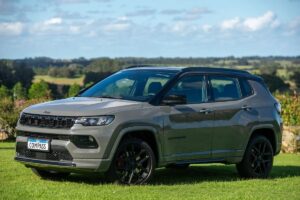 BAIXOU! Jeep Compass tem DESCONTO de R$ 32 mil; vale a compra?