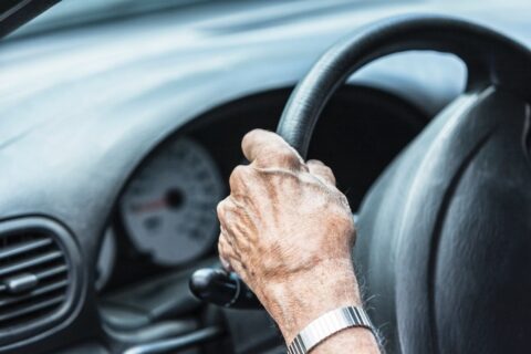 Alerta! 7 sinais que indicam: é hora de um idoso parar de dirigir